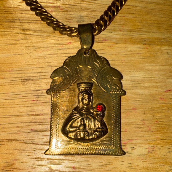 Gold Pendant Necklace and Bracelet Set - Picture 9 of 13